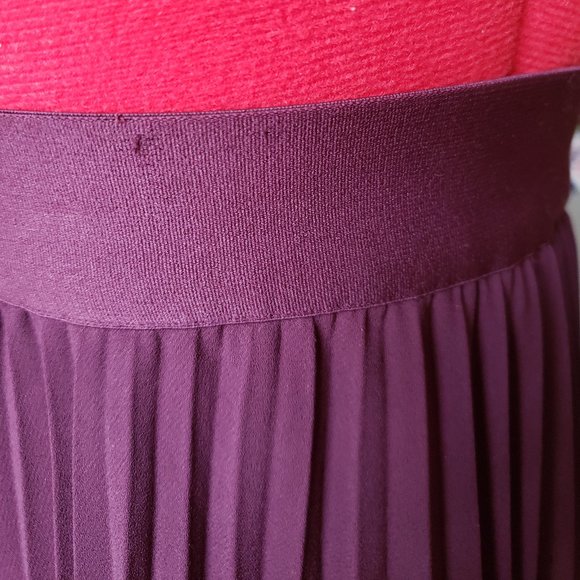 Babaton burgundy accordion skirt - Picture 6 of 9